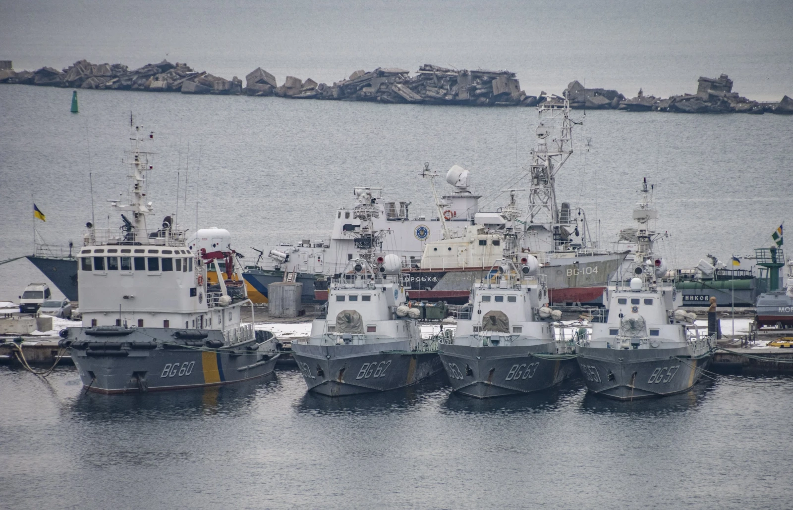 Кораб, собственост на Турция, беше ударен от бомба край бреговете