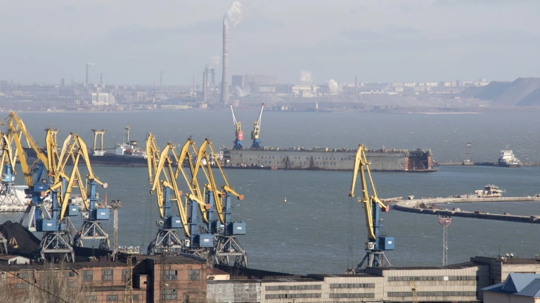 Стратегическото пристанище Мариупол в Източна Украйна е блокирано от руски