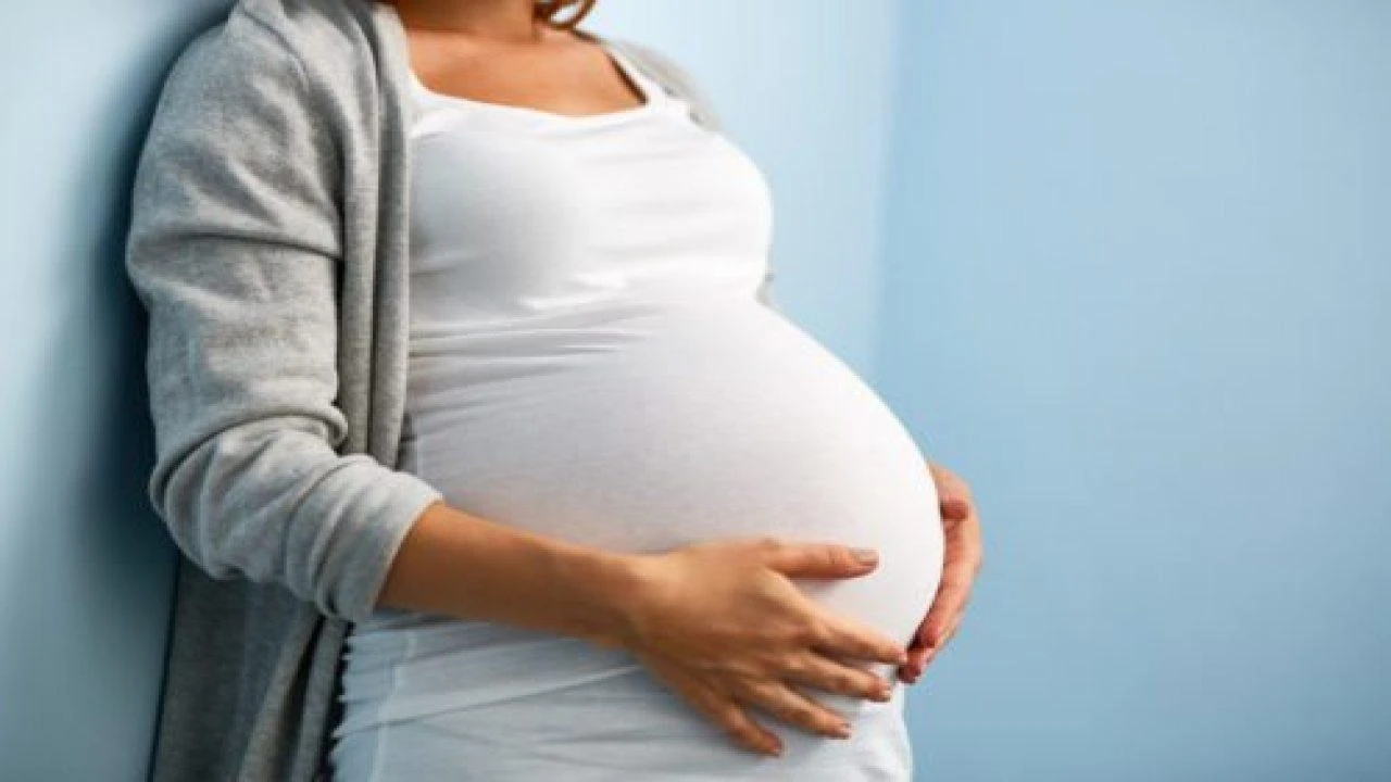 Ваксинация срещу COVID-19 при бременните жени да се извършва след