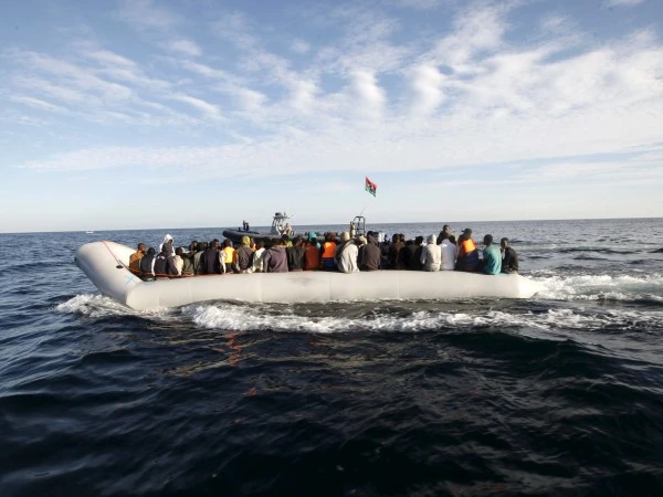 Над 90 мигранти загинаха при корабокрушение в Средиземно море при