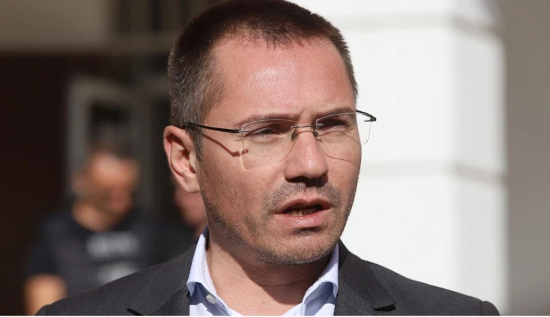 Евродепутатът и съпредседател на ВМРО Ангел Джамбазки поиска незабавна оставка