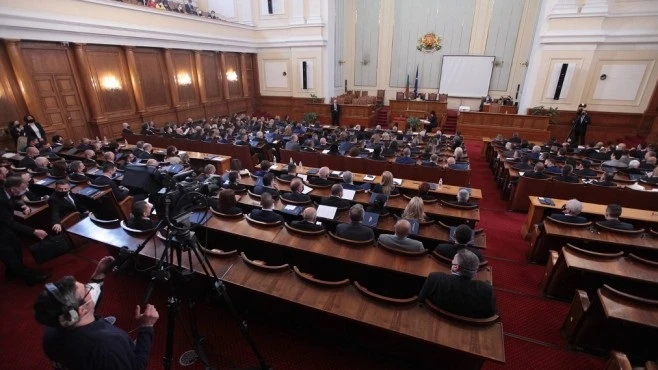 Депутатите решават за изпращането на военна помощ за Украйна. Темата