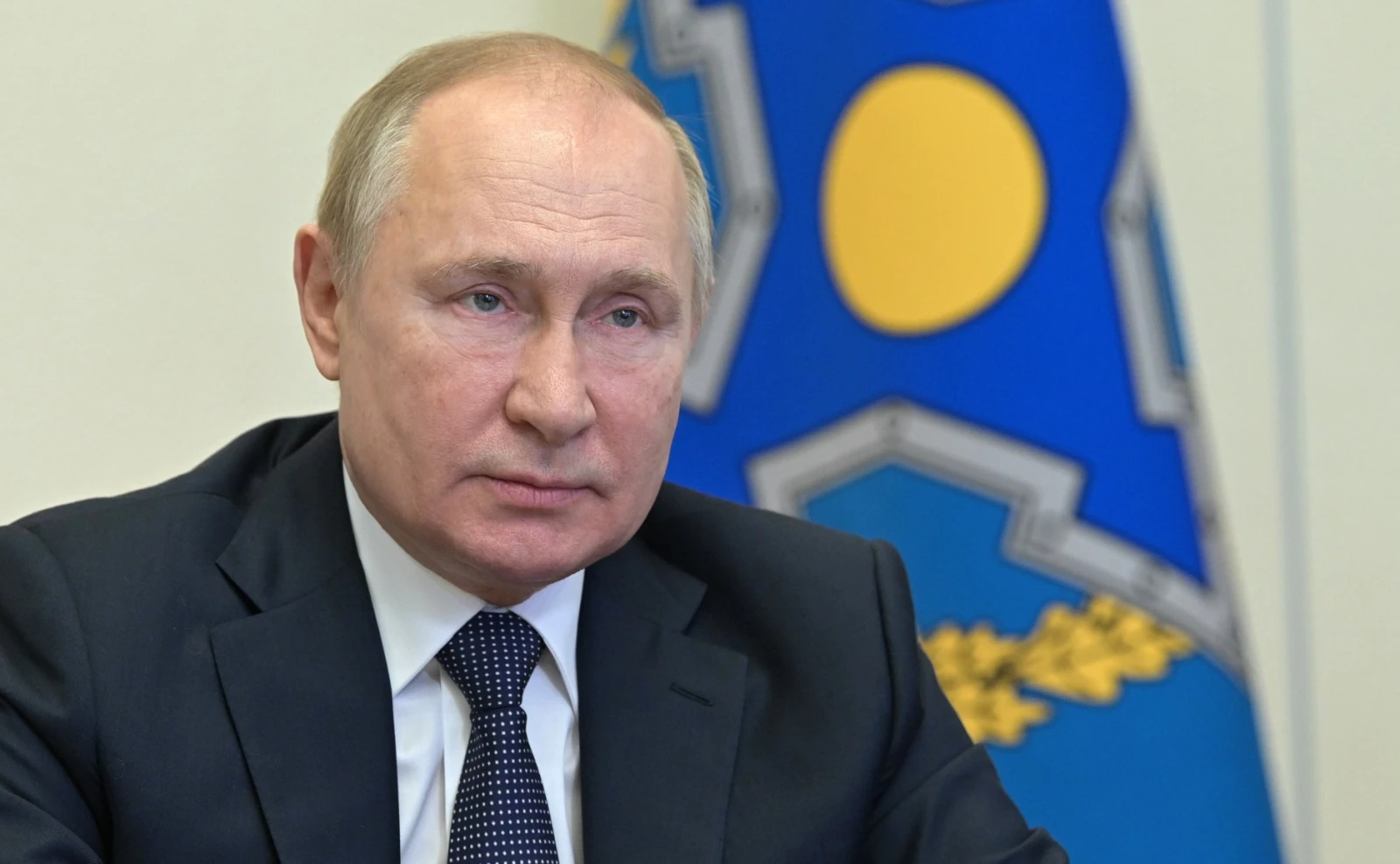 Кремъл заяви, че няма да въвежда военно положение в Русия.