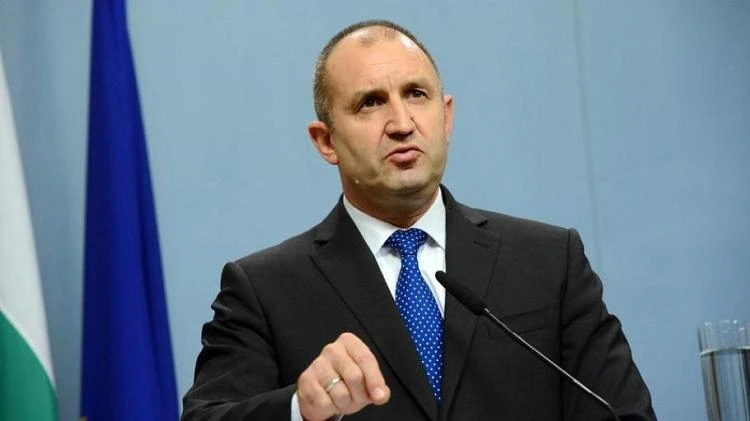 Колкото по-тясно управляващите се придържат към официалната българска позиция, изразена