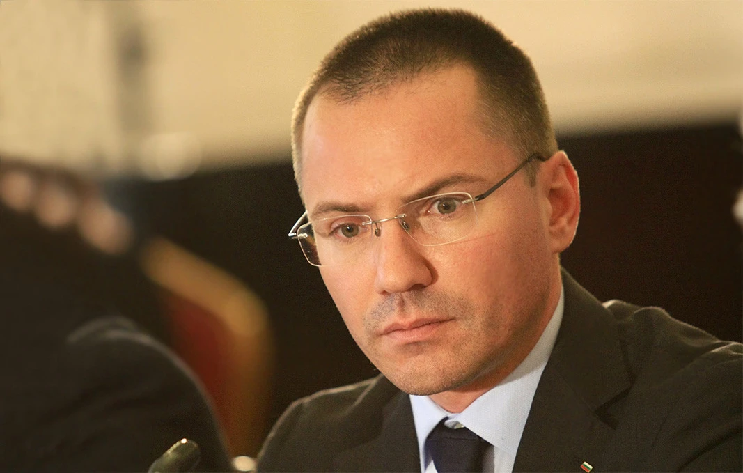 Съпредседателят на ВМРО Ангел Джамбазки прогнозира, че българската позиция за