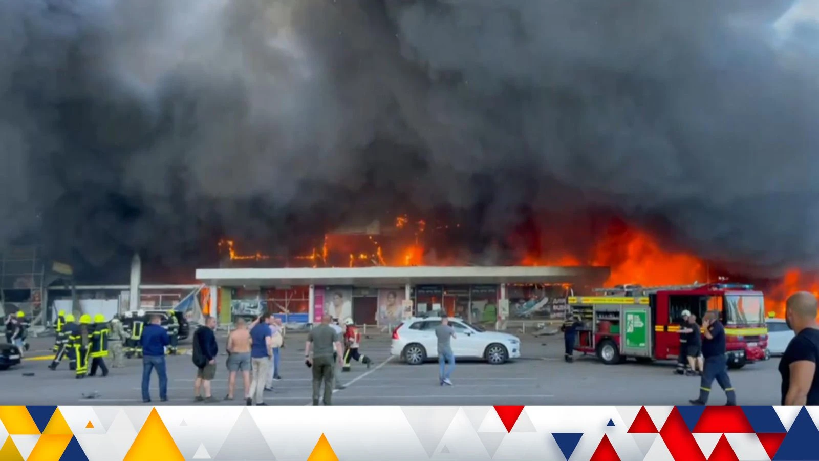 Търговски център с над 1000 цивилни вътре е бил поразен