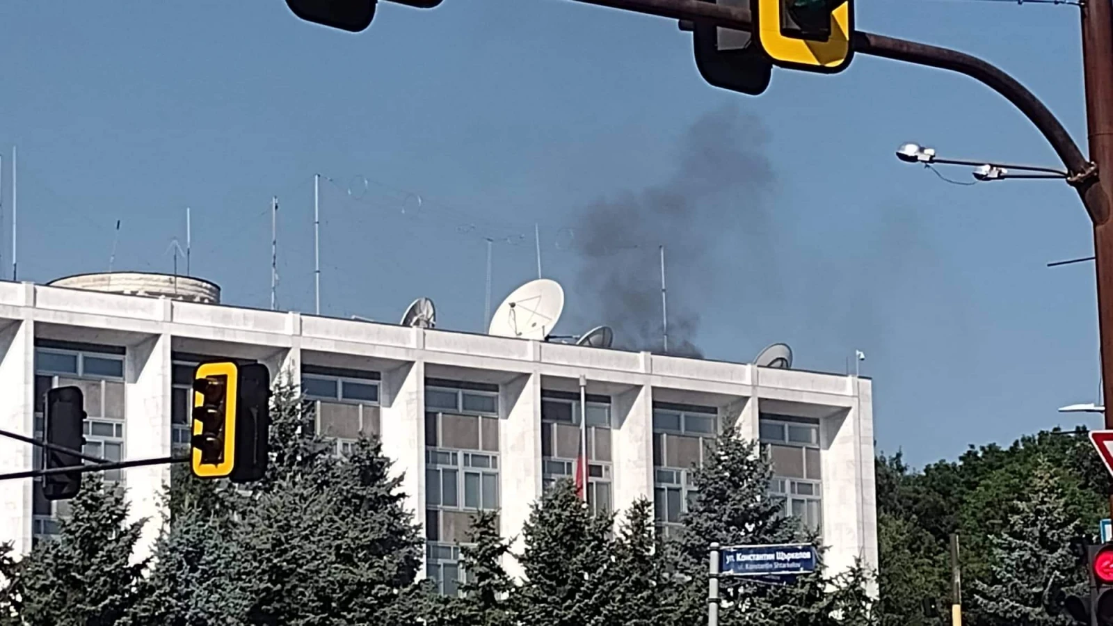 Черен пушек се изви над Посолството на Руската федерация в