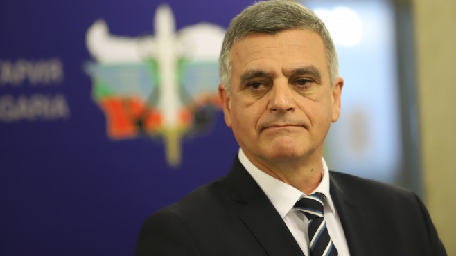 Лидерът на „Български възход“ Стефан Янев съобщи, че лица, представящи