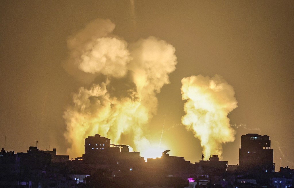 Израелската армия продължи да бомбардира ивицата Газа, а въоръжената групировка
