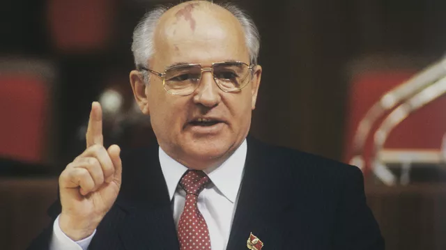 Русия и Западът се сбогуват с двама различни Горбачов: В