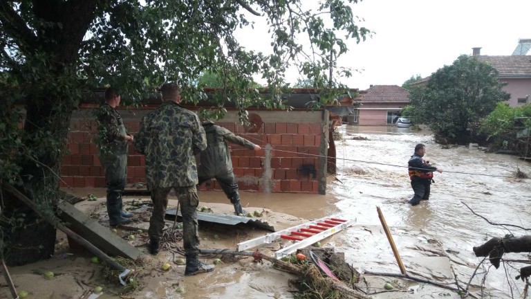По предварителни данни щетите от наводненията в трите най-засегнати места