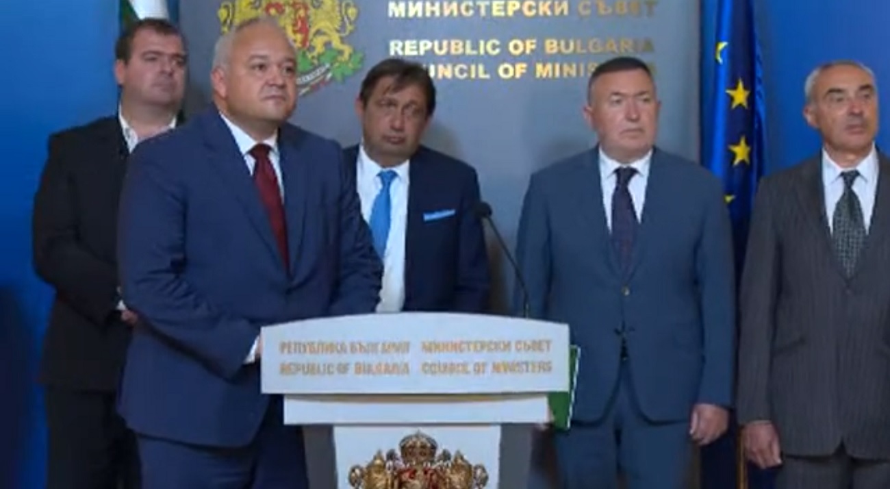 По покана на министър-председателя Гълъб Донев в заседанието на Министерския