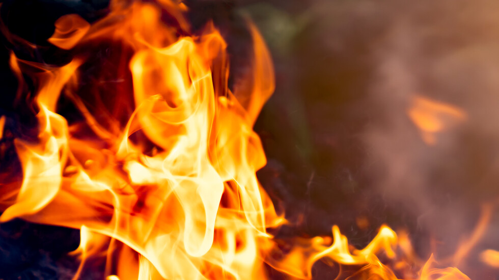 Пожар в парк „Тюлбето” в Казанлък избухна в неделя вечерта,