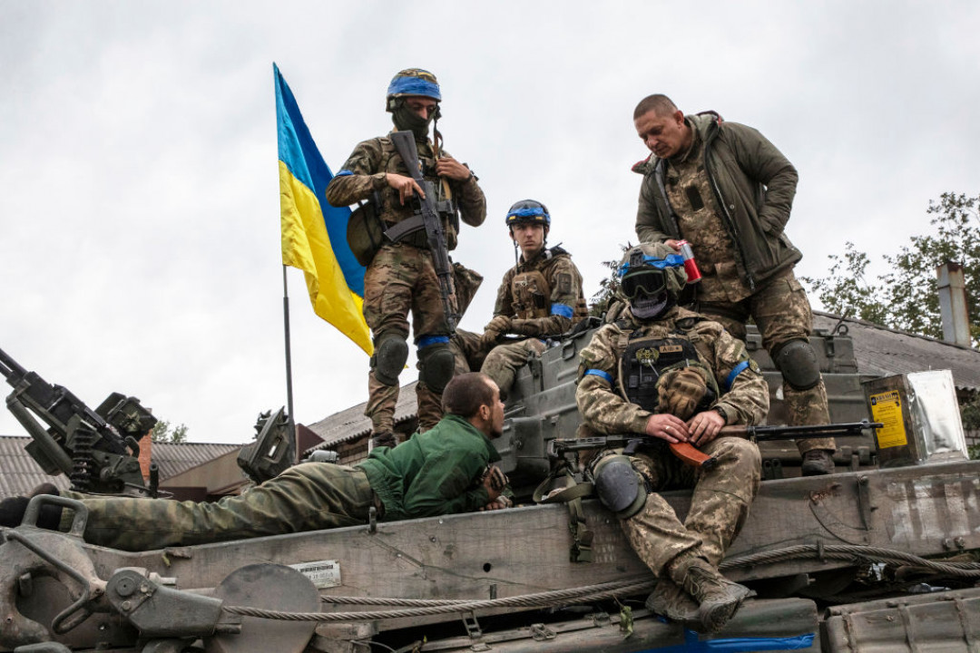 Те изоставят дори мунициите и оръжията си, казва украинската репортерка