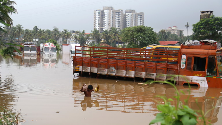 Лошото време взе най-малко 36 жертви в Северна Индия през