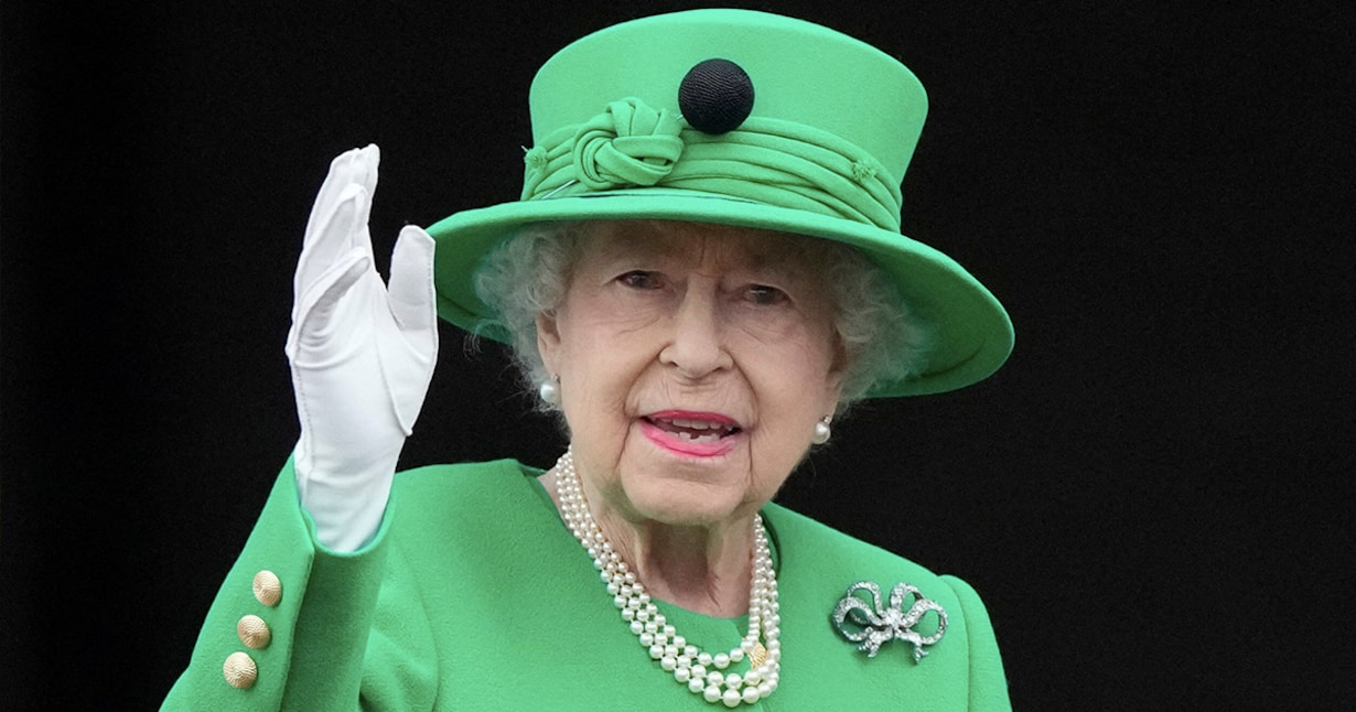 Кралица Елизабет Втора е починала от старост. Това се посочва