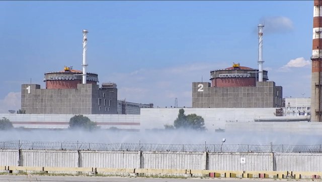 Русия напълно изключи захранването на Запорожката атомна електроцентрала, предаде Укринформ.Окупираната