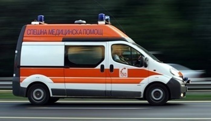 Трима младежи загинаха при тежка катастрофа край Дулово, съобщи БНТ.Пътният