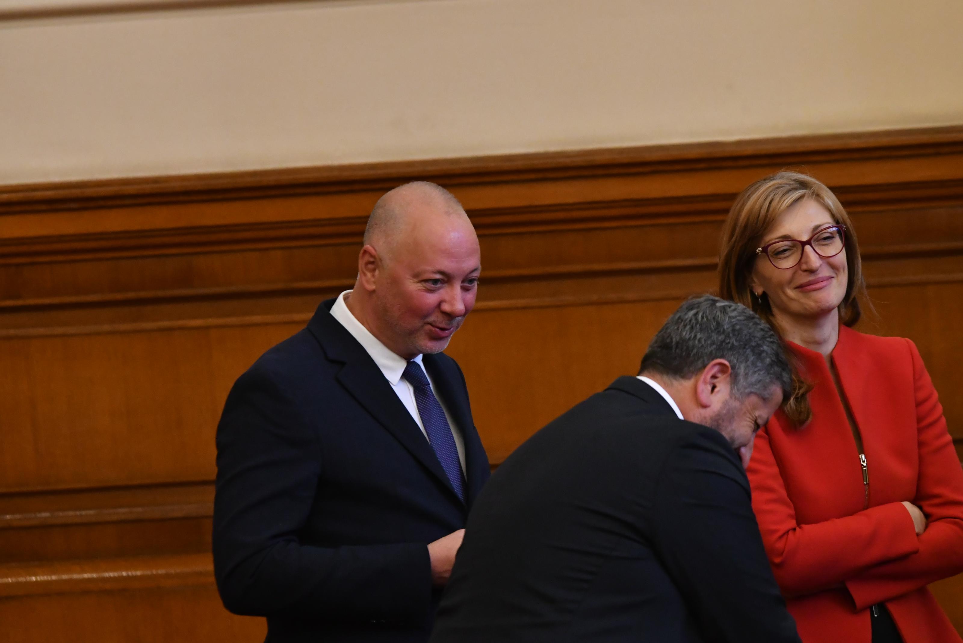 ГЕРБ оттегли официално кандидатурата на Росен Желязков. Това обяви на