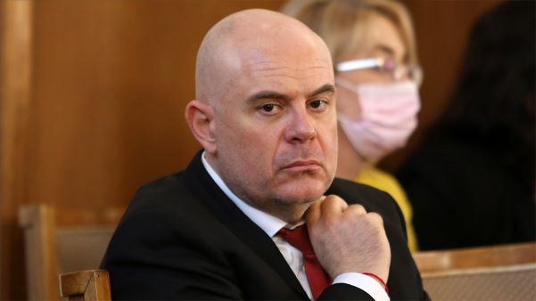 Главният прокурор Иван Гешев поиска оставката на прокурора - баща