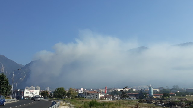 Овладян е пожарът в Стара планина над Карлово.От сутринта на
