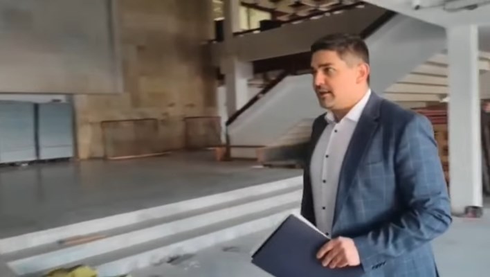 Радостин Василев разкри кой е депутатът от ДПС, който му