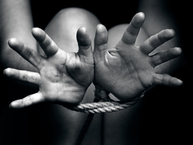 Разбиха схема за трафик на хора в Луковит.В града е