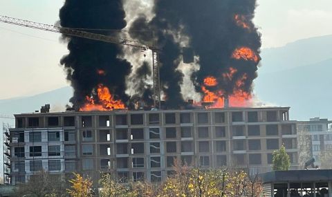 Голям пожар гори в София.Огънят се е разгорял в новострояща