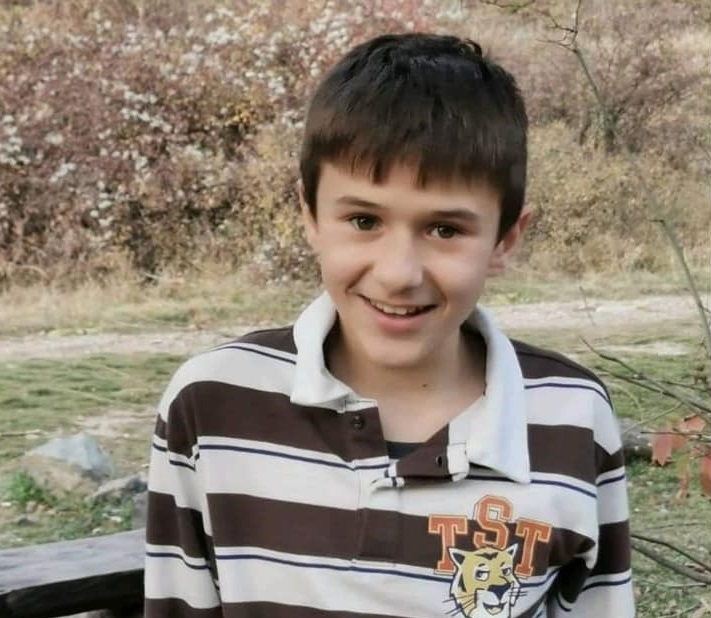 Продължава издирването на 12-годишния Александър от Перник.Цяла нощ полицаи, пожарникари