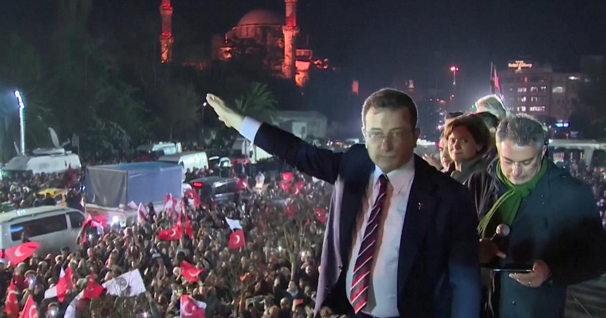 Хиляди се събраха в Истанбул в четвъртък, протестирайки срещу решението
