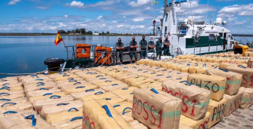 СНИМКА: БГНЕСИспанската полиция е конфискувала лодка, превозваща 4,4 тона хашиш,