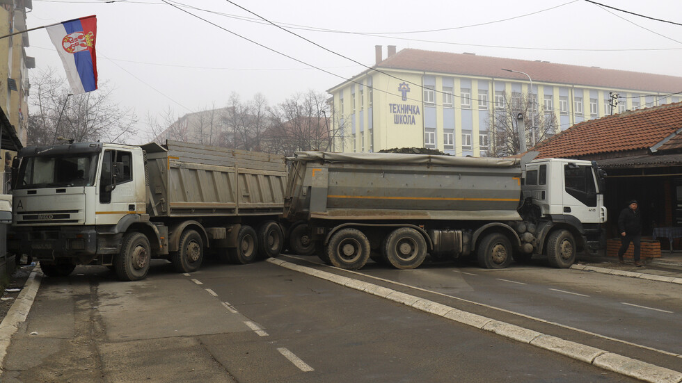 В Северно Косово започна премахването на барикадите. То е резултат