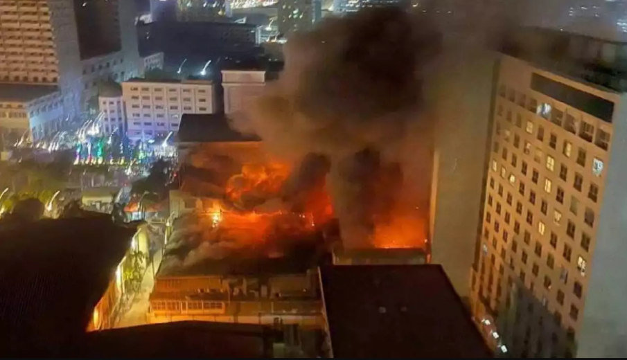 Най-малко десет са жертвите при пожар тази нощ в хотелски