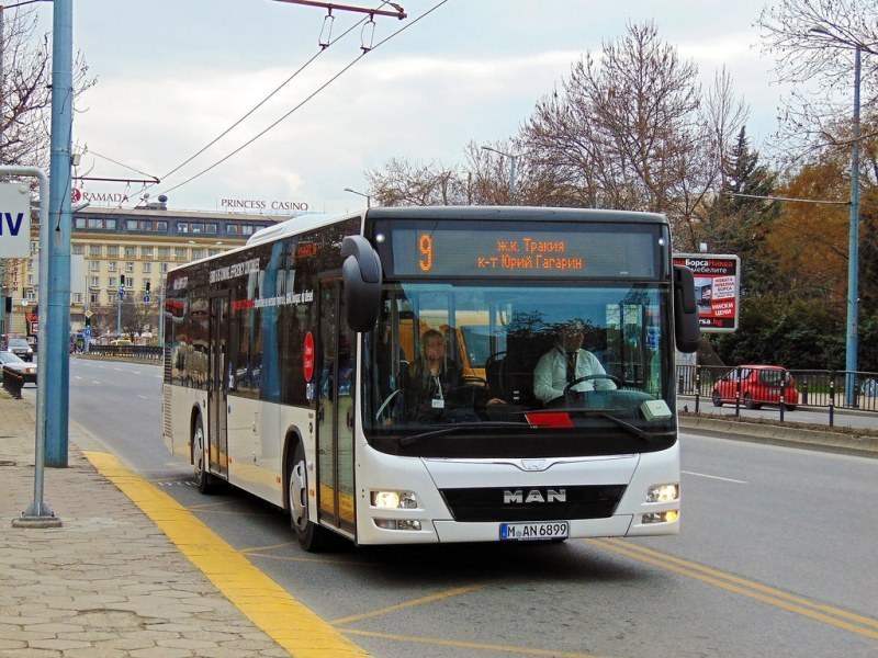 Автобус на градския транспорт на Пловдив е блъснал 14-годишно момиче,