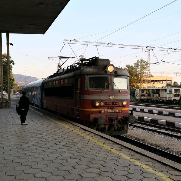 Локомотивът на пътнически влак, идващ от Видин, се ударил тази