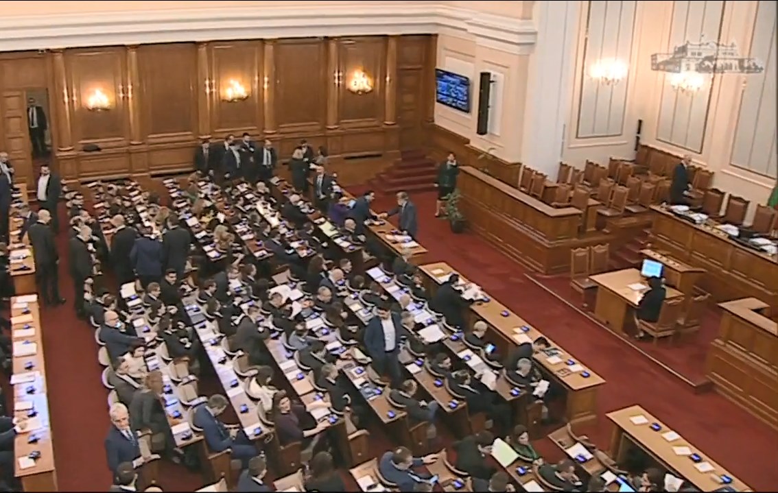 Парламентът разглежда днес на първо четене механизма за разследване на