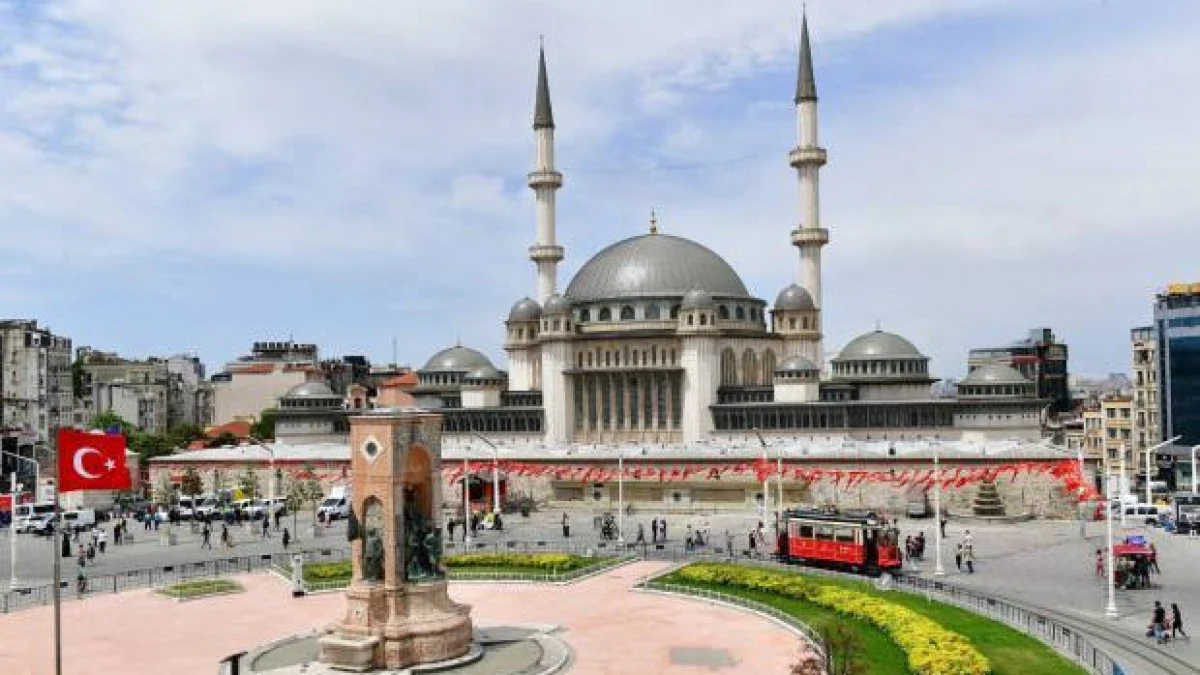 Турция предупреди своите граждани в събота срещу възможни ислямофобски, ксенофобски