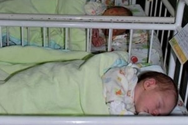 Семейството, подало сигнала за разменените бебета в „Шейново”, внесе иск