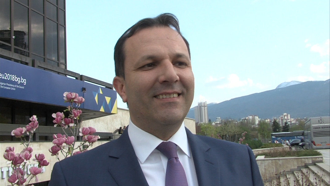 В духа на ескалиращата провокативност от македонска страна, министърът на
