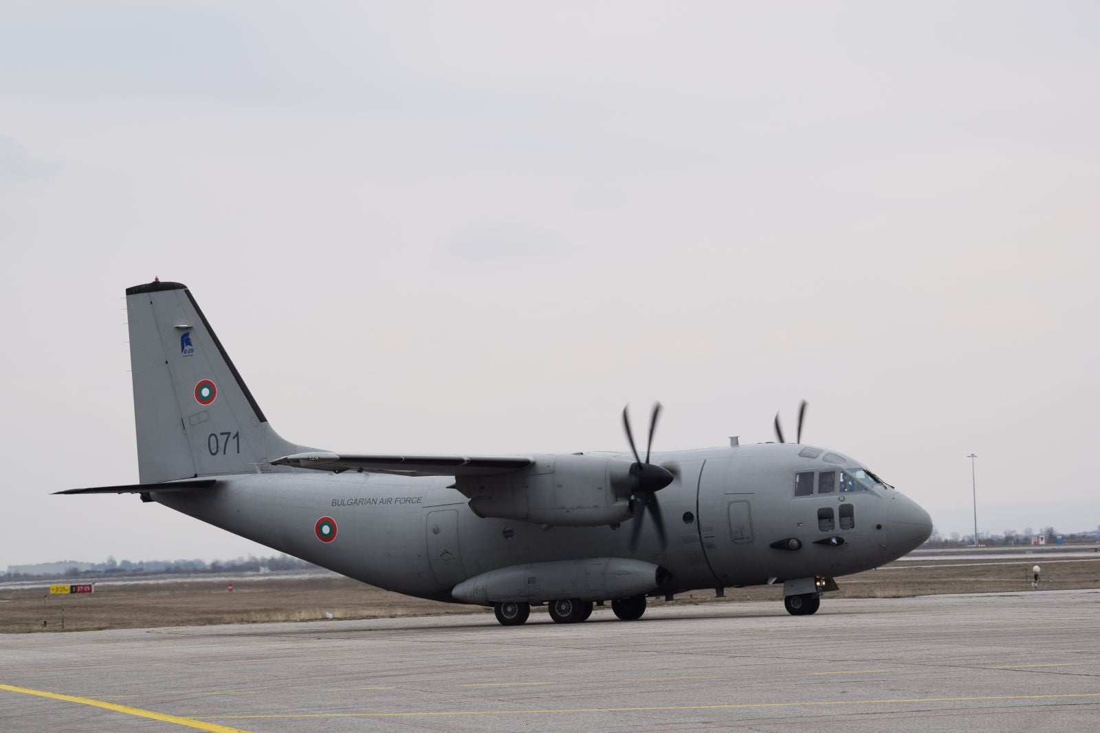 С два военно-транспортни самолета „Спартан“ от състава на 16-а авиобаза