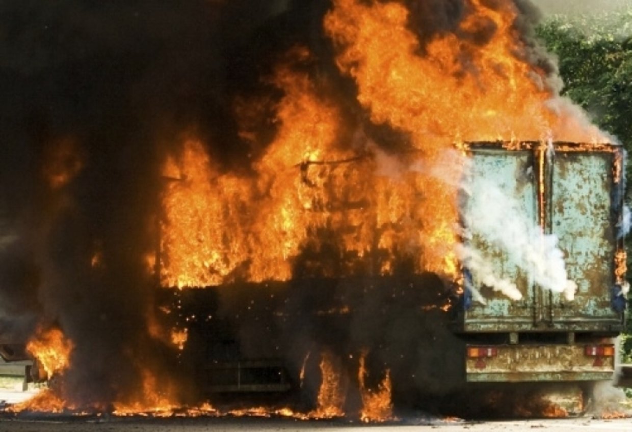 ТИР пламна на автомагистрала Тракия.Камионът се е подпалил около 60-ия