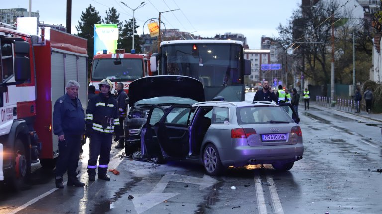 Катастрофа в Пловдив по чудо се размина без сериозно пострадали.