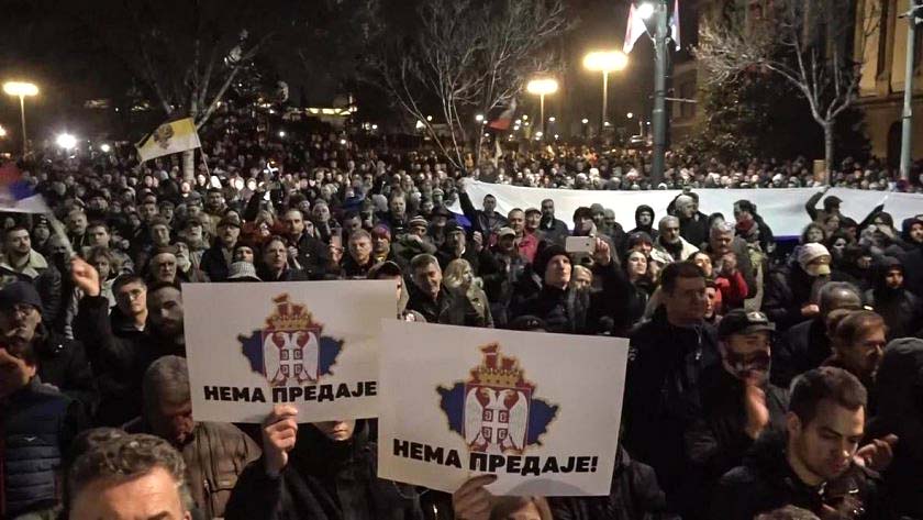 Хиляди излязоха по улиците на Белград в сряда, за да