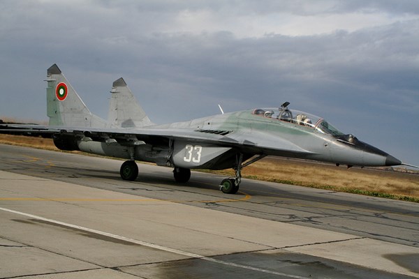 Шест двигателя за самолети МиГ-29 търси Министерството на отбраната.Обществената поръчка