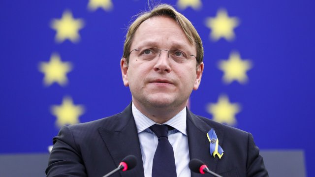 Европейският съюз проучва варианти за санкции срещу хора, опитващи се
