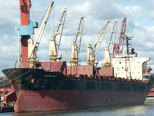 Задържаните български риболовни кораби остават на пристанището в Констанца, моряците