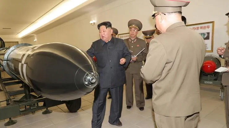 Северна Корея показа за първи път своите ядрени бойни глави,