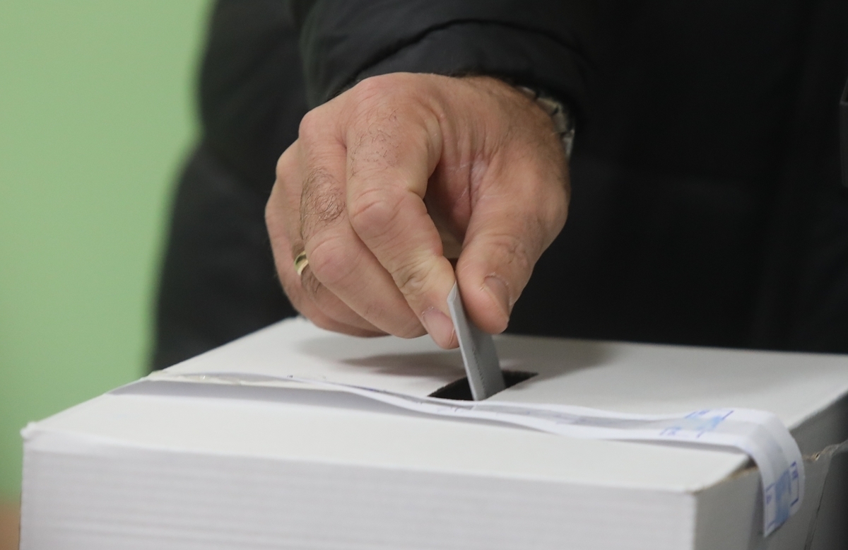 Започна изборният ден в чужбина. Точно в 22:00 ч. българско