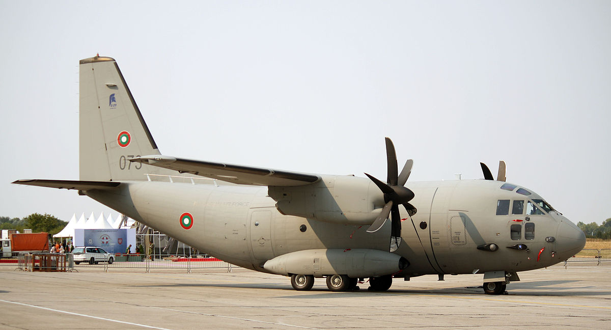 Военнотранспортен самолет „Спартан“ с екипаж от 16-а авиационна база осигури