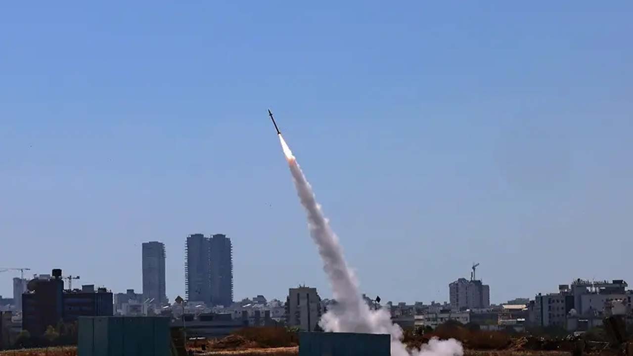 Израелската армия съобщи, че е прехванала бараж от ракети, изстреляни